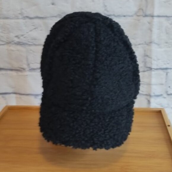 H&M Faux Shearling Baseball Cap - Picture 3 of 6